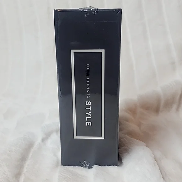 NIB Little Guides to Style - Picture 2 of 4